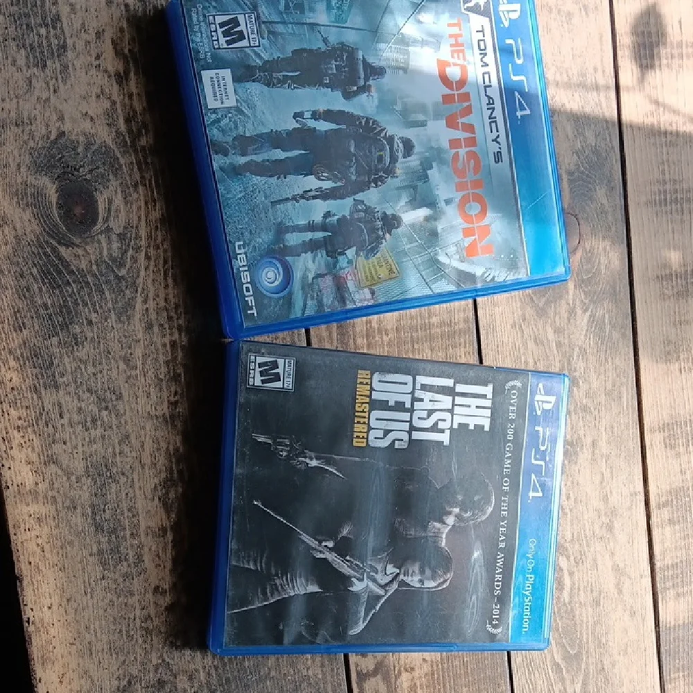 Sony PS4 Games: The Division & The Last of Us Remastered - Blue Cases